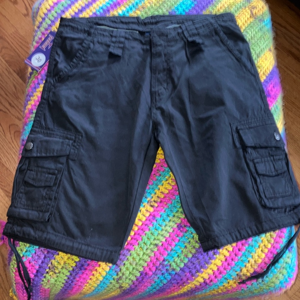 Men's Black Cargo Shorts size 30 brand NEW never worn